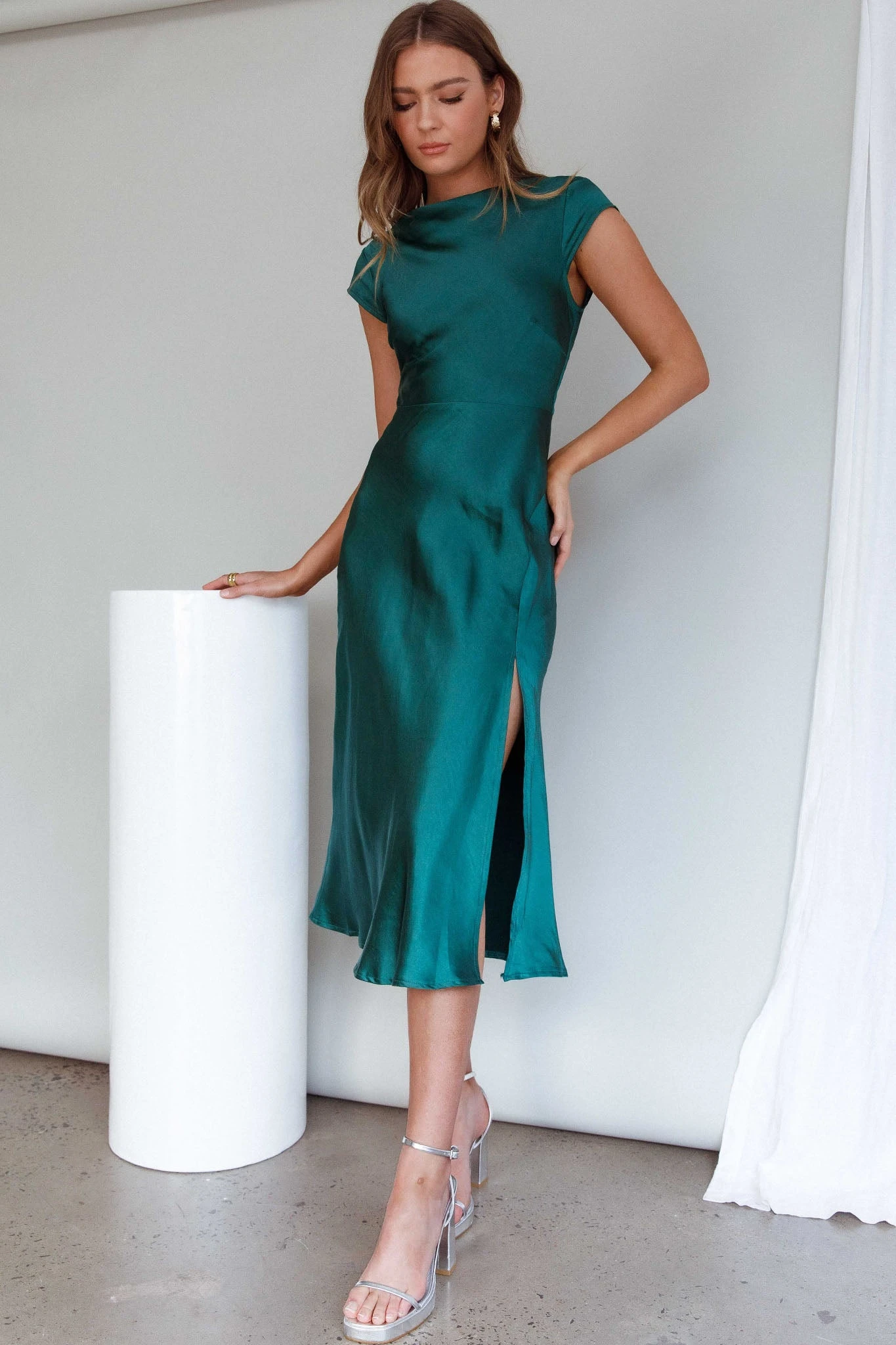 Lucinda Twist Back Midi Dress Jade 2 Lucinda Twist Back Midi Dress Jade - Image 2