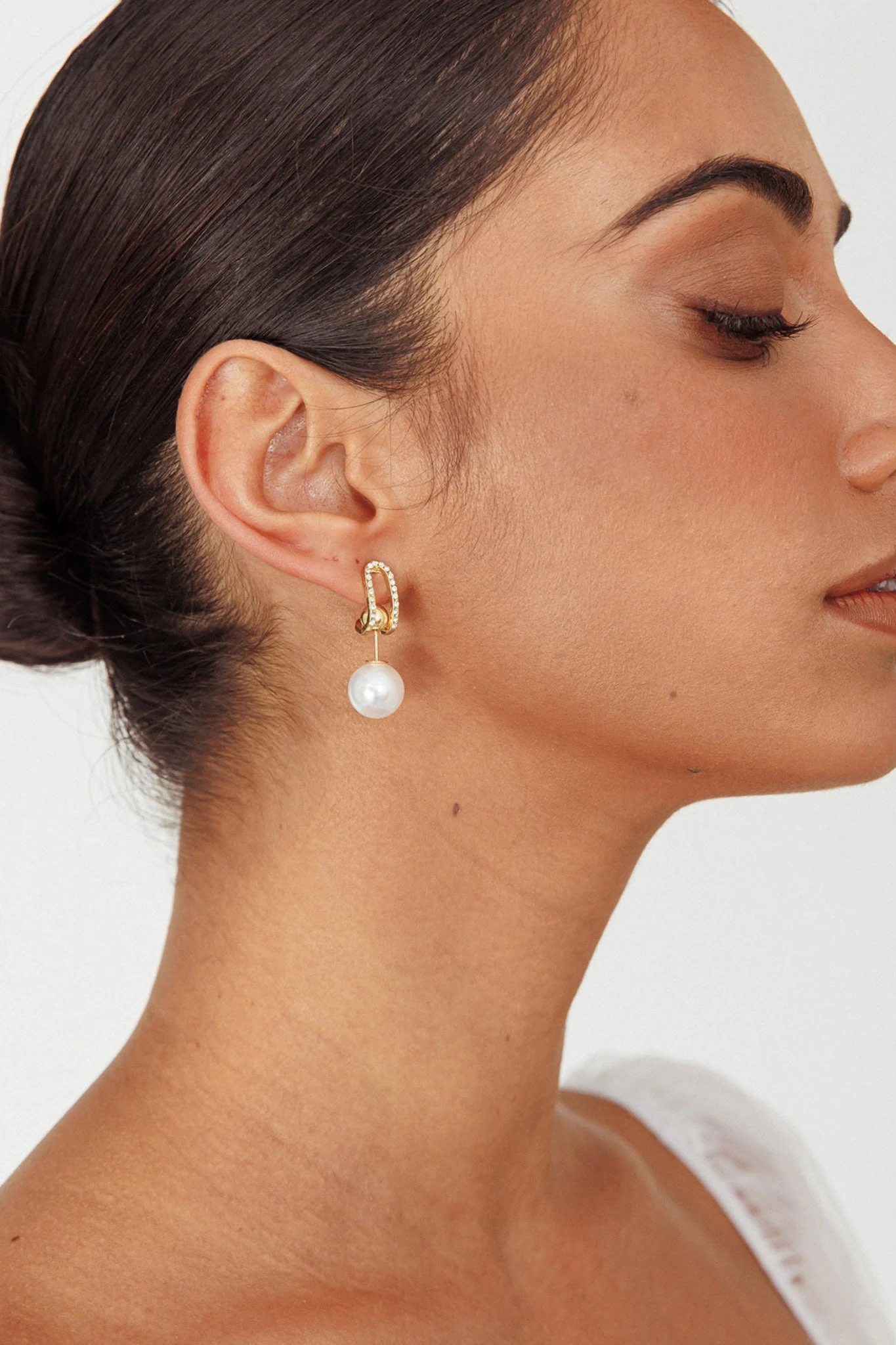 2025 Bridal Trends: Statement Pieces That Elevate Your Special Moments 4 Maia Pearl Diamante Earrings