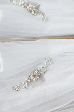 Flower & Crystal Hair Comb 7 Flower & Crystal Hair Comb -Bridal Dr. Denim Store HA00044 20SILVER 4