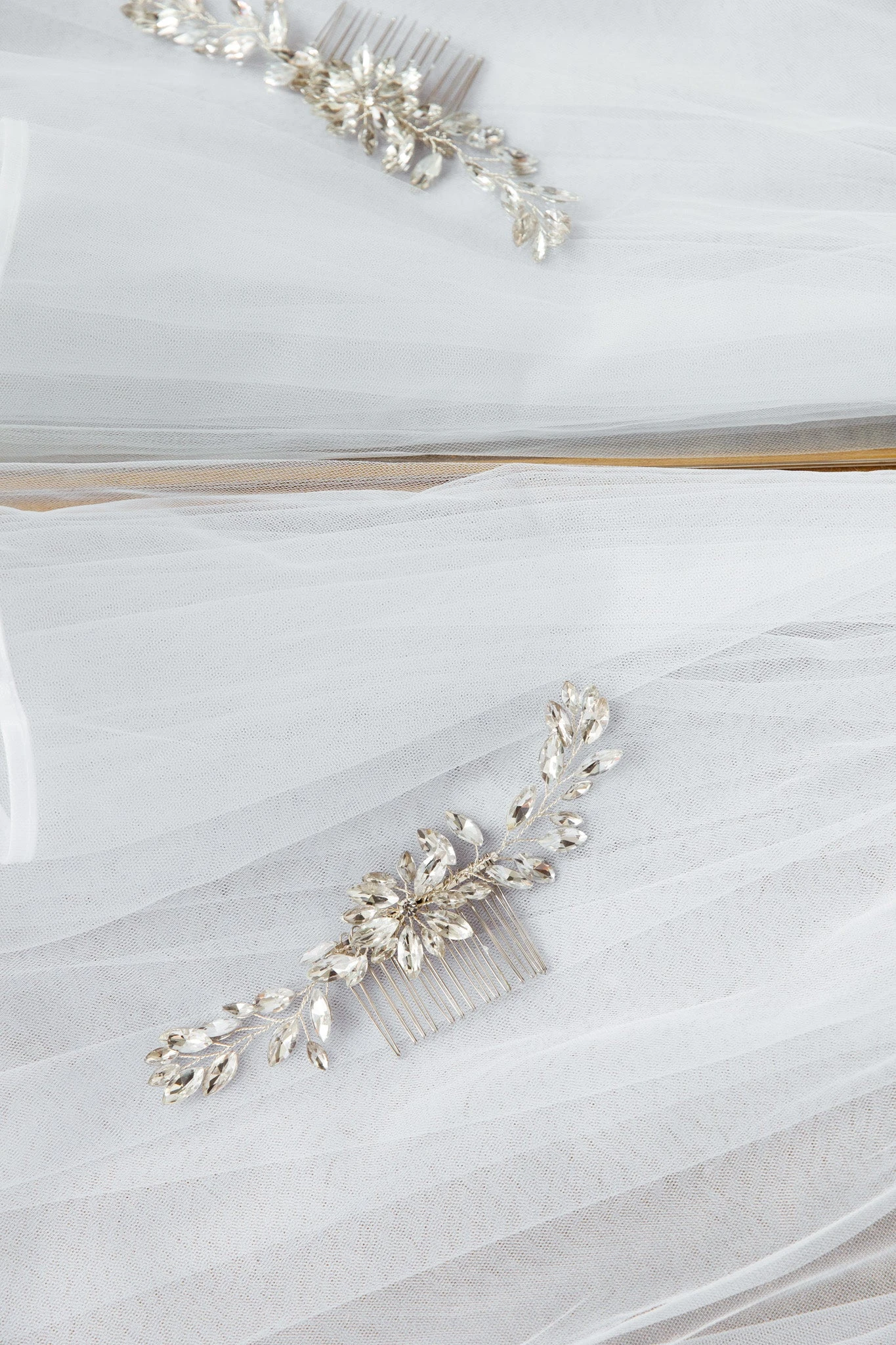 Flower & Crystal Hair Comb 4 Flower & Crystal Hair Comb - Image 4