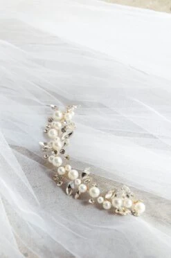 Artemis Pearl & Crystal Hair Pin Gold 8 Artemis Pearl & Crystal Hair Pin Gold -Bridal Dr. Denim Store HA00048 20GOLD 4