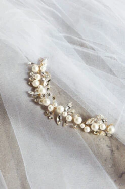 Artemis Pearl & Crystal Hair Pin Gold 9 Artemis Pearl & Crystal Hair Pin Gold -Bridal Dr. Denim Store HA00048 20GOLD 5